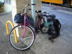 Ahu's paarse fiets